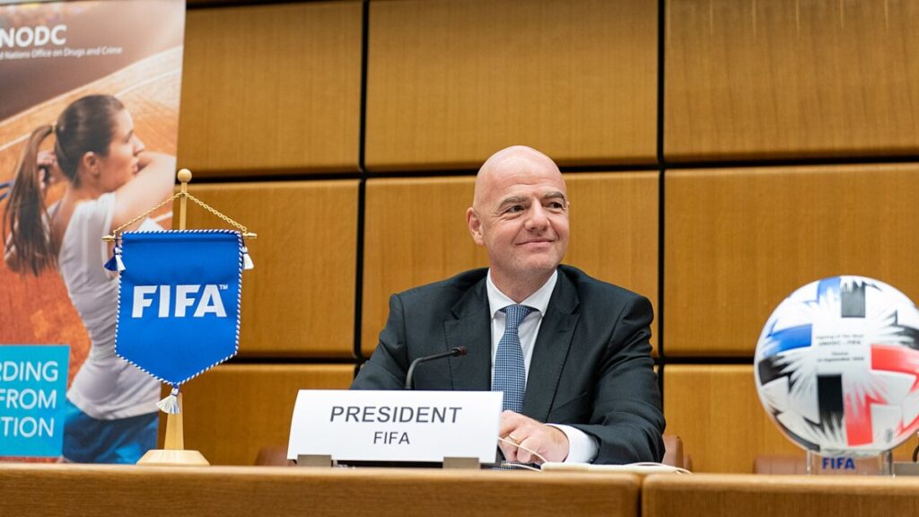 Инфантино обвинет за фаворизирање на поранешна вработена во УЕФА!